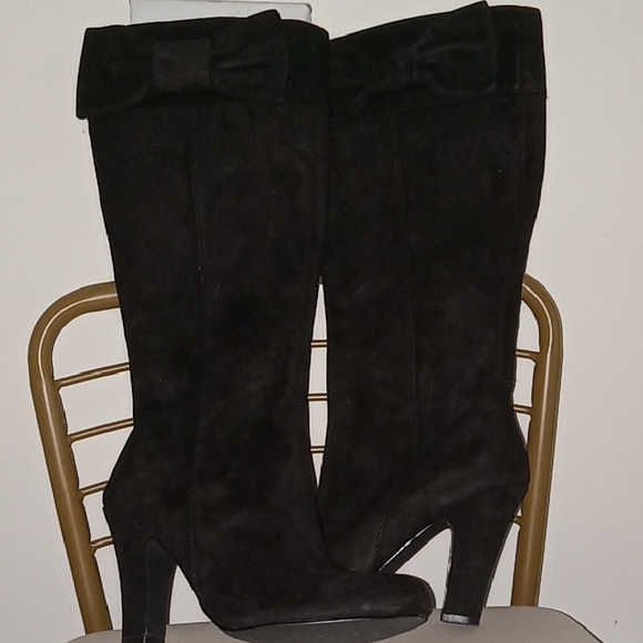 Colin Stuart Elegant Black Heeled Boots with Bow - Picture 1 of 6